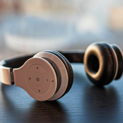 7 factors to consider before buying earphones