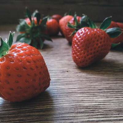 Foods and natural remedies to get bright white teeth