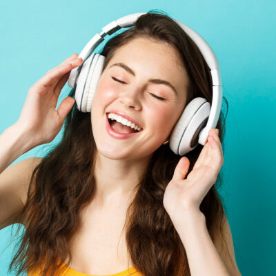 5 ways to prevent hearing loss when using headphones